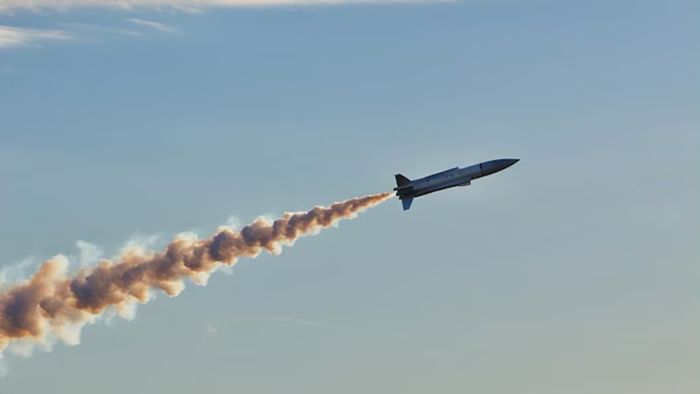 পাকিস্তানের ড্রোন হামলার জবাবে বিমানঘাঁটি ধ্বংস ভারতের, রাতভর যা হল, জানুন ১০ পয়েন্টে