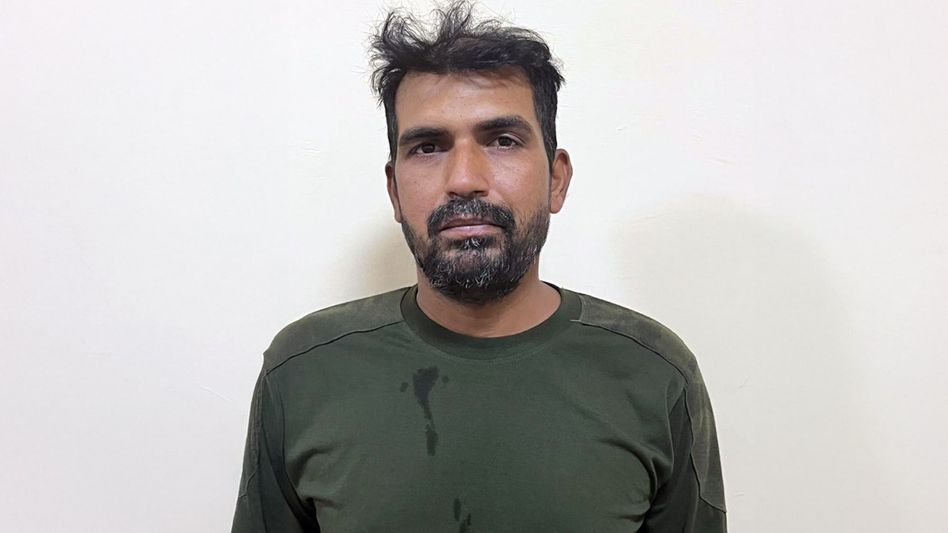 চোখ বেঁধে চরম অত্যাচার, পাকিস্তানে বিভীষিকাময় ২০ দিন, মুখ খুললেন BSF জওয়ান পূর্ণম চোখ বেঁধে চরম অত্যাচার, পাকিস্তানে বিভীষিকাময় ২০ দিন, মুখ খুললেন BSF জওয়ান পূর্ণম