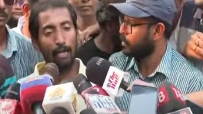 চাকরিহারাদের বিক্ষোভে উত্তেজনা ছড়ায় বিকাশ ভবনে।