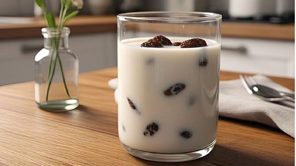 রোজ দুধের সঙ্গে মিশিয়ে খান এক টুকরো এই জিনিস, শরীরে কখনও রক্তের অভাব হবে না রোজ দুধের সঙ্গে মিশিয়ে খান এক টুকরো এই জিনিস, শরীরে কখনও রক্তের অভাব হবে না