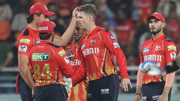 পিবিকেএস খেলোয়াড়রা আইপিএল ২০২৫ চলাকালীন উদযাপন করছে।