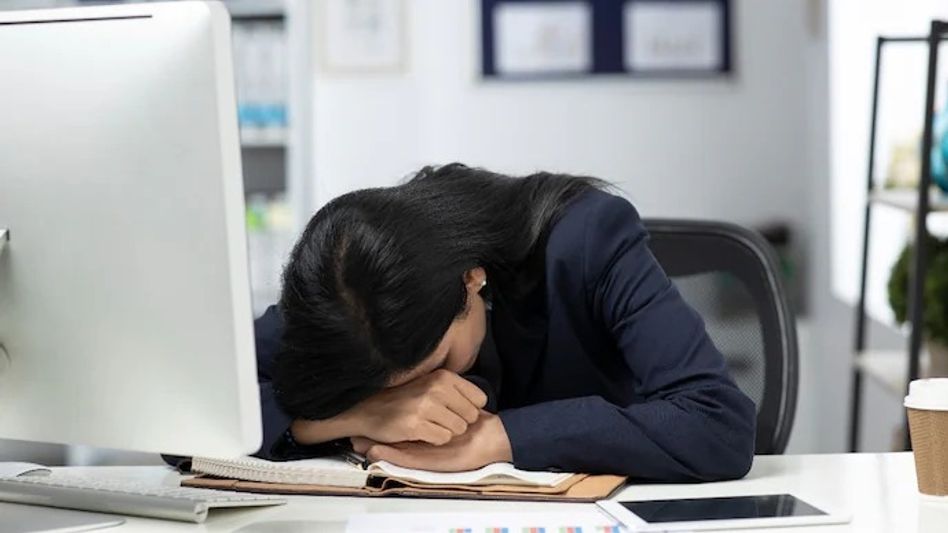 একটানা বসে থাকলে মগজ শুকিয়ে যায়, কতক্ষণ টানা বসা উচিত? জানালেন ডাক্তাররা একটানা বসে থাকলে মগজ শুকিয়ে যায়, কতক্ষণ টানা বসা উচিত? জানালেন ডাক্তাররা