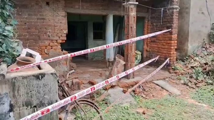 দুর্গাপুরে পরিত্যক্ত বাড়িতে বিকট বিস্ফোরণ