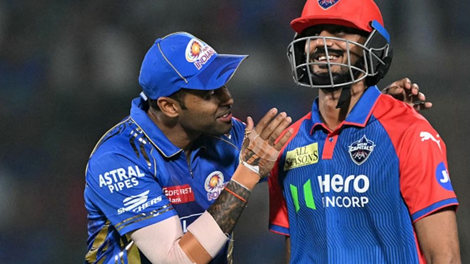 আজ জিতলেই প্লে অফে MI, কীভাবে শেষ চারে যেতে পারে DC?  আজ জিতলেই প্লে অফে MI, কীভাবে শেষ চারে যেতে পারে DC?