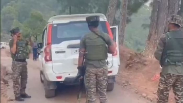 গোটা এলাকা ঘিরে রাখা হয়েছে।