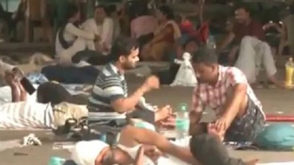 তাঁবু-বায়ো টয়লেট-পানীয় জল সহ একাধিক নির্দেশ, আন্দোলনকারী চাকরিহারাদের প্রতি 'সমব্যথী' হাইকোর্ট তাঁবু-বায়ো টয়লেট-পানীয় জল সহ একাধিক নির্দেশ, আন্দোলনকারী চাকরিহারাদের প্রতি 'সমব্যথী' হাইকোর্ট
