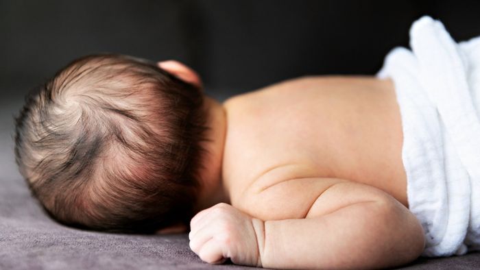 ভুট্টা খেতের পাশে চেয়ারে সদ্যোজাত! গাজোলে কন্যাশিশু উদ্ধার ঘিরে চাঞ্চল্য। প্রতীকী ছবি