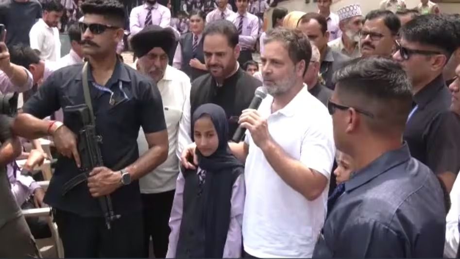 'চিন্তা কোরো না...' কাশ্মীর LoC-তে সংঘর্ষে ভীত স্কুল পডুয়াদের কী পরামর্শ রাহুলের?