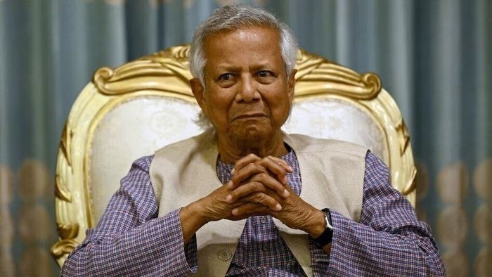 বাংলাদেশে রাজনৈতিক সঙ্কট কাটল, প্রধান উপদেষ্টা পদেই থাকছেন ইউনূস