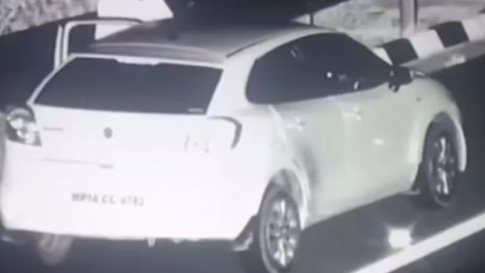 এই গাড়িতেই অশ্লীল কাজকর্ম করছিলেন মধ্যপ্রদেশের এক নেতা