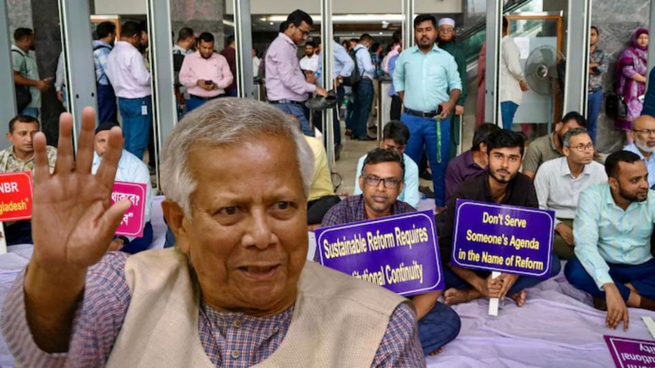 মাইনে দেওয়ার টাকা নেই-সরকারি কর্মীদের হরতাল, বাংলাদেশে 'গৃহযুদ্ধ' পরিস্থিতি? মাইনে দেওয়ার টাকা নেই-সরকারি কর্মীদের হরতাল, বাংলাদেশে 'গৃহযুদ্ধ' পরিস্থিতি?