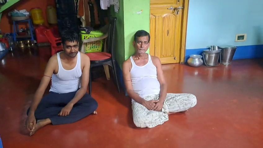 বাঁকুড়া: ফোন হারিয়েছিল ক'দিন আগে, এবার ব্যাঙ্ক থেকে উধাও ৪ লাখ টাকা বাঁকুড়া: ফোন হারিয়েছিল ক'দিন আগে, এবার ব্যাঙ্ক থেকে উধাও ৪ লাখ টাকা