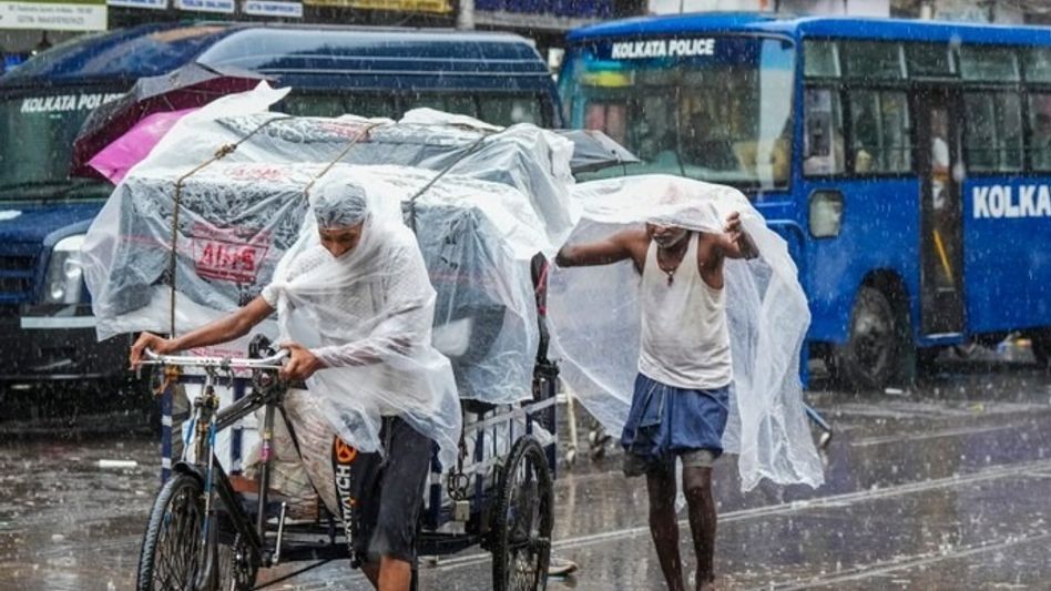 ৭ দিন টানা বৃষ্টি, কোথায়-কবে-কতটা? দুর্যোগের জেলাভিত্তিক পূর্বাভাস ৭ দিন টানা বৃষ্টি, কোথায়-কবে-কতটা? দুর্যোগের জেলাভিত্তিক পূর্বাভাস