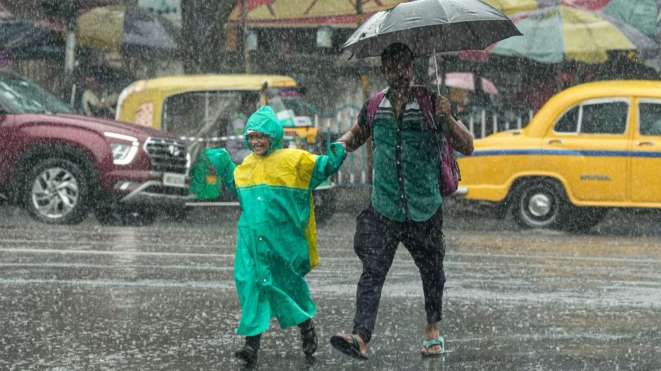 ভারী থেকে অতি ভারী বৃষ্টি, ৬ জেলায় 'রেড অ্যালার্ট'; সপ্তাহজুড়ে কেমন থাকবে আবহাওয়া? ভারী থেকে অতি ভারী বৃষ্টি, ৬ জেলায় 'রেড অ্যালার্ট'; সপ্তাহজুড়ে কেমন থাকবে আবহাওয়া?