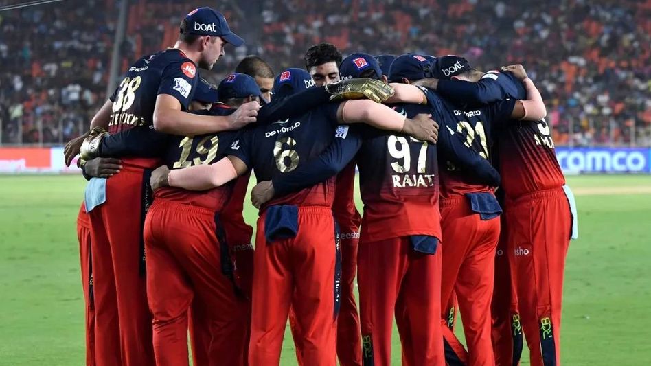 '...স্বামীকে ডিভোর্স দেব', RCB ভক্তের পোস্টার ভাইরাল '...স্বামীকে ডিভোর্স দেব', RCB ভক্তের পোস্টার ভাইরাল