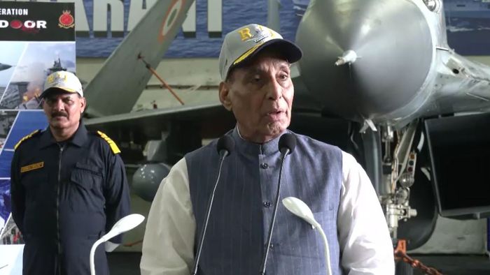 'নৌসেনা অ্যাকশন নিলেই পাকিস্তান ৪ ভাগ হয়ে যেত', বড় দাবি রাজনাথের