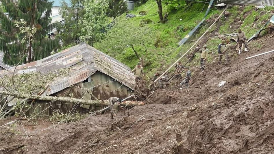 উত্তরবঙ্গে ৫ জেলায় ভারী বৃষ্টির পূর্বাভাস, সিকিমের দুর্যোগ কবে কাটতে পারে? উত্তরবঙ্গে ৫ জেলায় ভারী বৃষ্টির পূর্বাভাস, সিকিমের দুর্যোগ কবে কাটতে পারে?