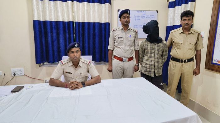 পুলিশের জালে বাংলাদেশি।