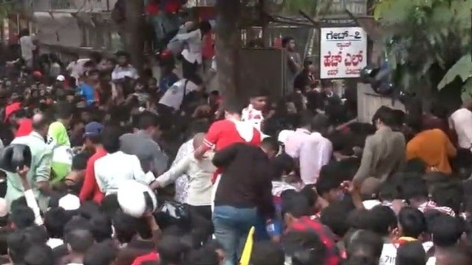 RCB-সেলিব্রেশনে পদপিষ্ট হয়ে ১১ জনের মৃত্যু, BCCI কী বলল? RCB-সেলিব্রেশনে পদপিষ্ট হয়ে ১১ জনের মৃত্যু, BCCI কী বলল?