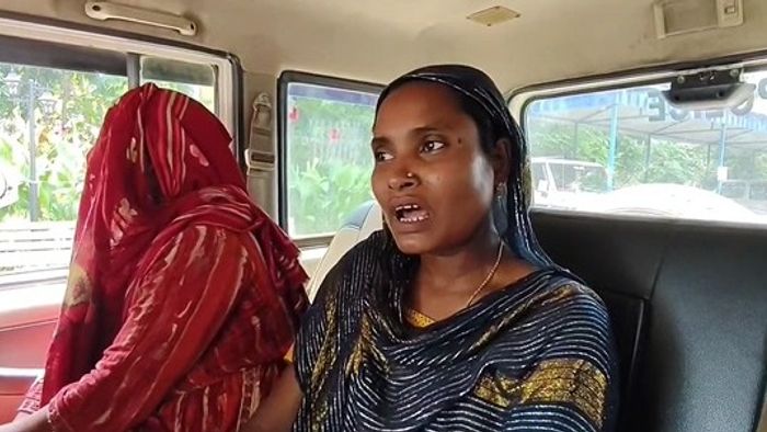 গ্রেফতার ২ বাংলাদেশি অনুপ্রবেশকারী মহিলা।