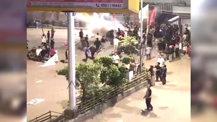 গায়ে আগুন লাগানোর হুমকি, নতুন করে উত্তপ্ত মণিপুরে কারফিউ জারি-ইন্টারনেট বন্ধ