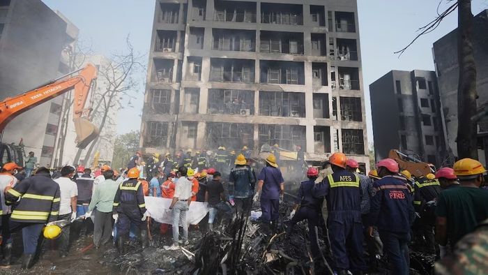 ইঞ্জিনে তেল পৌঁছয়নি নাকি অতিরিক্ত গরম? এয়ার ইন্ডিয়ার বিমান দুর্ঘটনা ৬ সম্ভাব্য কারণ
