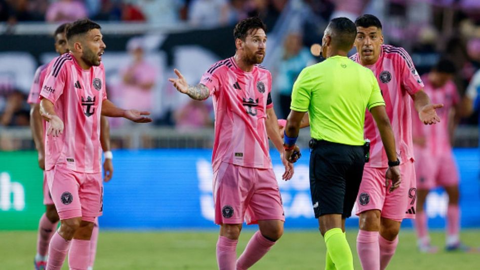 ক্লাব বিশ্বকাপে প্রথম ম্যাচেই ড্র, মেসি-সুয়ারেজদের মঞ্চে নায়ক অস্কার ক্লাব বিশ্বকাপে প্রথম ম্যাচেই ড্র, মেসি-সুয়ারেজদের মঞ্চে নায়ক অস্কার