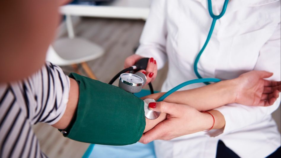 ডিহাইড্রেশন থেকে বাড়ছে রক্তচাপ? সতর্ক হোন, রইল বাঁচার উপায় ডিহাইড্রেশন থেকে বাড়ছে রক্তচাপ? সতর্ক হোন, রইল বাঁচার উপায়