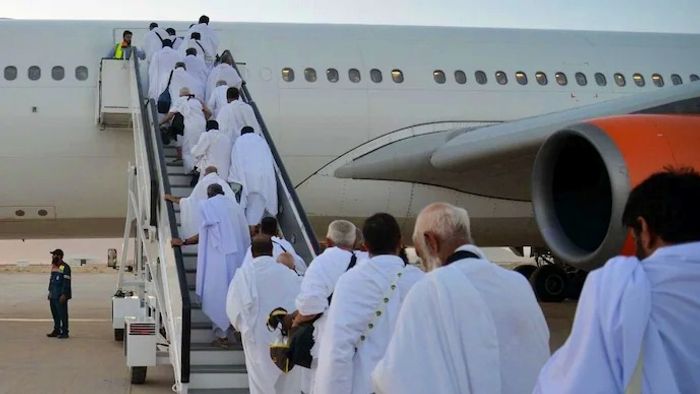 দুর্ঘটনার কবলে হজযাত্রীদের উড়ান