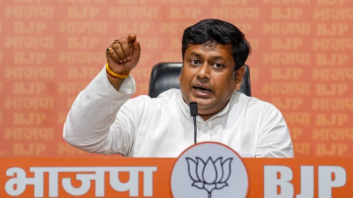 চপ্পলকাণ্ডে শিখদের কাছে ক্ষমা চাইলেন সুকান্ত