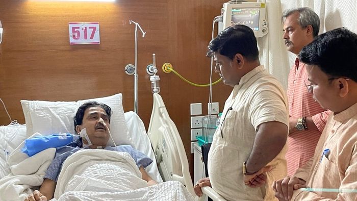 অসুস্থ অভিজিৎ গঙ্গোপাধ্যায়।-ফাইল ছবি