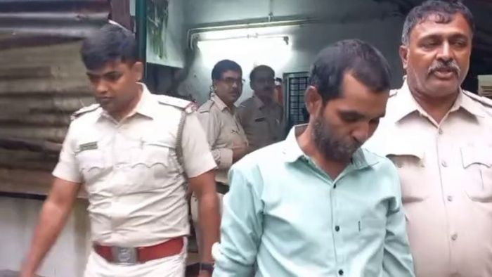 মেয়েকে ধর্ষণের অভিযোগে ধৃত বাবা! পূর্ব বর্ধমানে চাঞ্চল্যকর ঘটনা