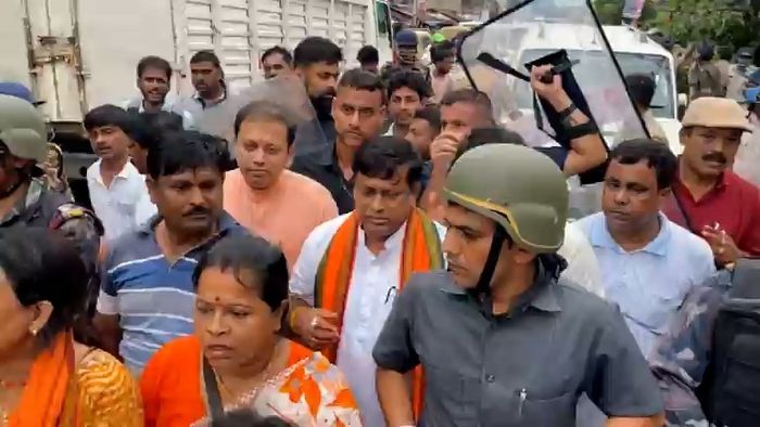 বজবজে সুকান্তকে ঘিরে বিক্ষোভ