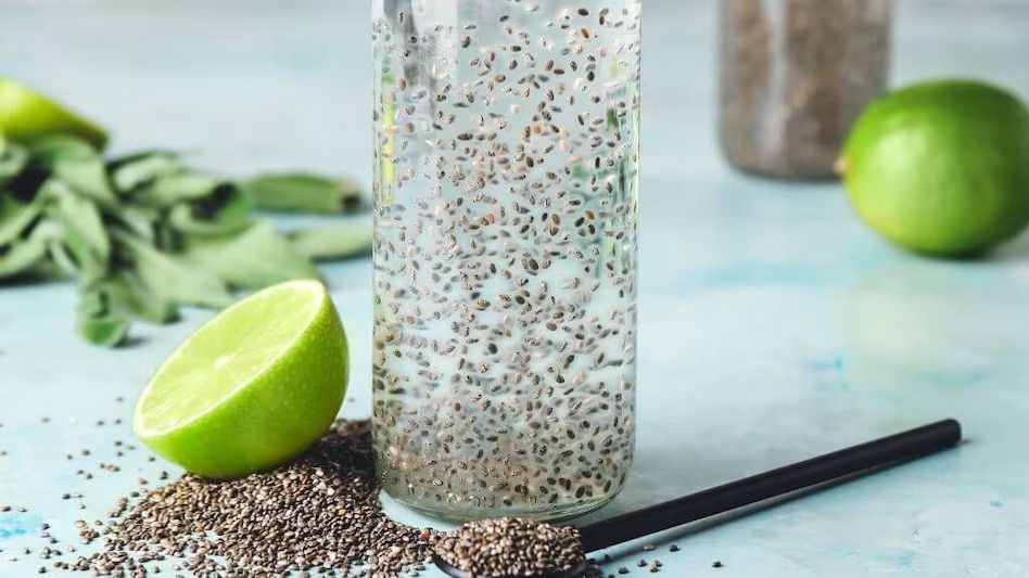 লেবু জলের সঙ্গে চিয়া বীজ কি সত্যি ওজন কমায়? জানুন বিশেষজ্ঞ কী বলছেন লেবু জলের সঙ্গে চিয়া বীজ কি সত্যি ওজন কমায়? জানুন বিশেষজ্ঞ কী বলছেন
