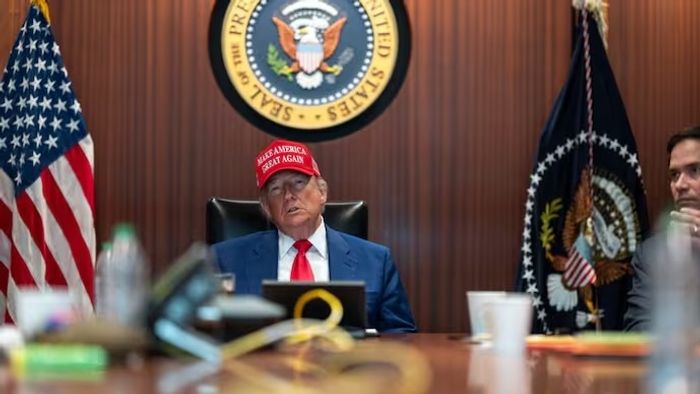 ওয়াররুমে ডোনাল্ড ট্রাম্প