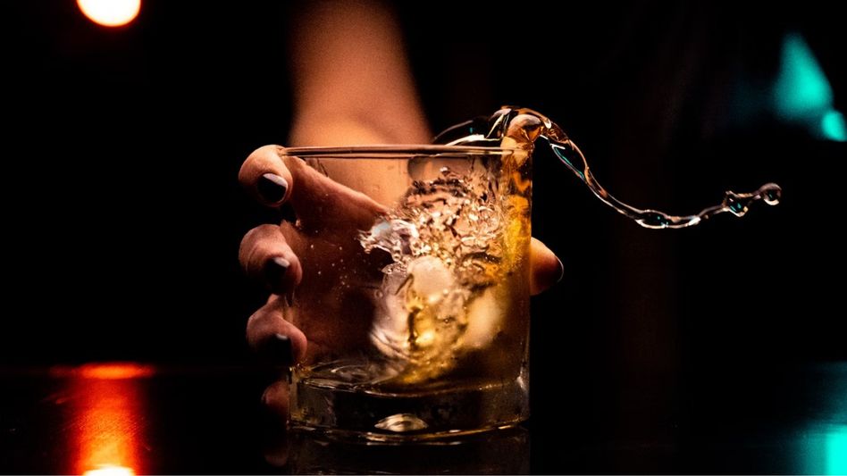 সপ্তাহে একদিন মদ খেলে কী হয়? বড় ডাক্তার আসল বিষয়টা বললেন সপ্তাহে একদিন মদ খেলে কী হয়? বড় ডাক্তার আসল বিষয়টা বললেন