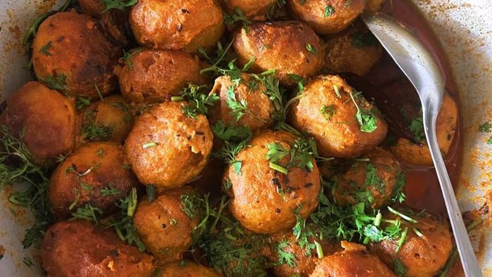 টক আলুর দম