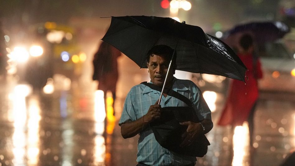 ঘূর্ণাবর্তে প্রবল বৃষ্টির পূর্বাভাস, ৬ জেলার 'শিরে সংক্রান্তি', কবে থেকে? ঘূর্ণাবর্তে প্রবল বৃষ্টির পূর্বাভাস, ৬ জেলার 'শিরে সংক্রান্তি', কবে থেকে?