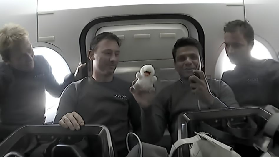 মহাকাশে কেমন লাগছে শুভাংশুর? VIDEO-তে বললেন, দেখুন মহাকাশে কেমন লাগছে শুভাংশুর? VIDEO-তে বললেন, দেখুন