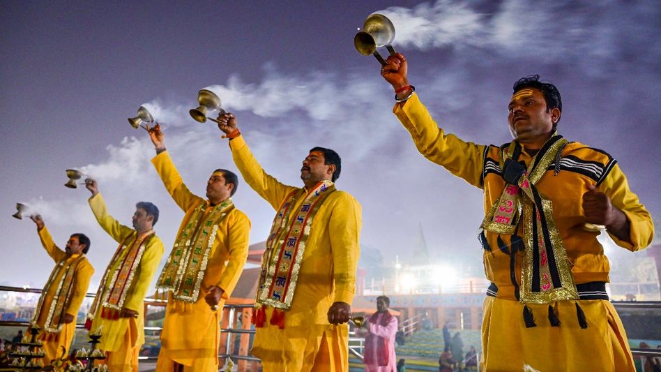 অযোধ্যায় প্রচুর পুরোহিত নিয়োগ শুরু, থাকা-খাওয়া ফ্রি, মাইনে কত? অযোধ্যায় প্রচুর পুরোহিত নিয়োগ শুরু, থাকা-খাওয়া ফ্রি, মাইনে কত?