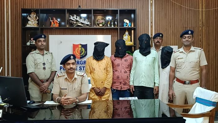 খড়গ্রামে বিয়ে করতে গিয়ে গ্রফেতার বর