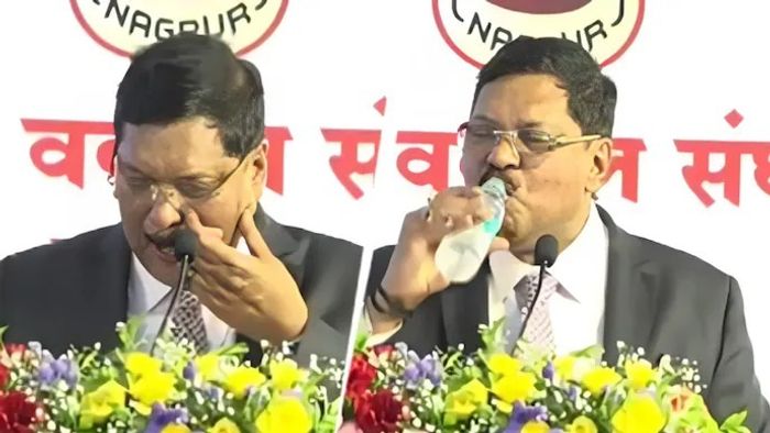 আবেগপ্রবণ হয়ে পড়লেন প্রধান বিচারপতি।