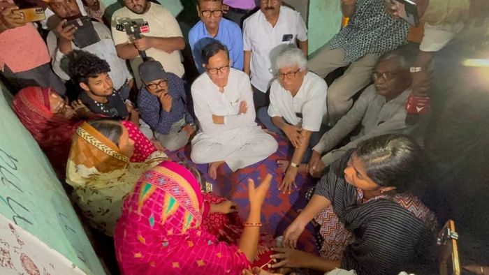 তামান্নার বাড়িতে মহম্মদ সেলিম ও মীনাক্ষী, রাস্তায় নামার হুঁশিয়ারি সিপিএমের