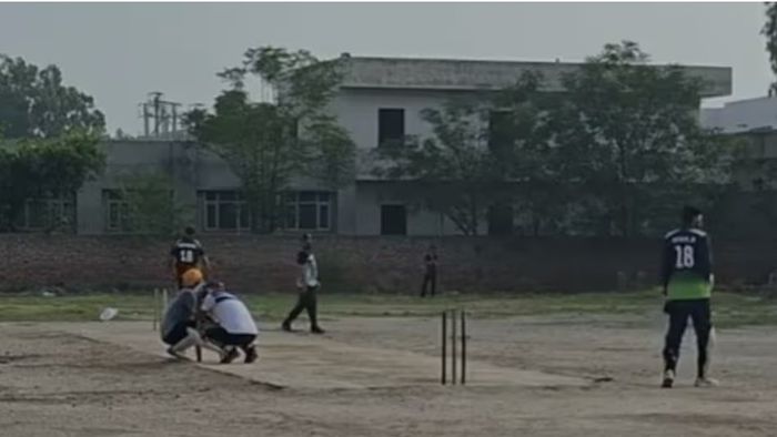 মাঠেই মৃত্য়ু।-ফাইল ছবি