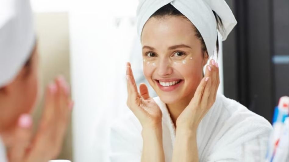 রোজকার জীবনে এই বদলগুলি আনলেই হবে অ্যান্টি এজিং, বয়স ধরাই যাবে না রোজকার জীবনে এই বদলগুলি আনলেই হবে অ্যান্টি এজিং, বয়স ধরাই যাবে না