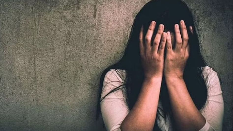 ভূত তাড়ানোর নামে চারমাসের গর্ভবতী তরুণীকে গণধর্ষণ, শ্বশুর ছিলেন বাইরে বসে ভূত তাড়ানোর নামে চারমাসের গর্ভবতী তরুণীকে গণধর্ষণ, শ্বশুর ছিলেন বাইরে বসে