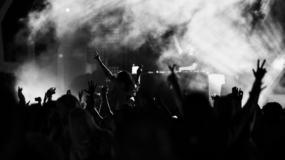 দুবাইয়ের 'পোর্টা-পটি পার্টি', বিলাসের মুখোশের আড়ালে ভয়াবহ যৌন নির্যাতন দুবাইয়ের 'পোর্টা-পটি পার্টি', বিলাসের মুখোশের আড়ালে ভয়াবহ যৌন নির্যাতন