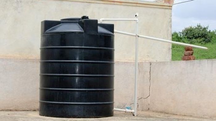 পানীয় জলের পাত্র সঠিক জায়গায় আছে তো! নইলে দারিদ্র পিছু ছাড়বে না