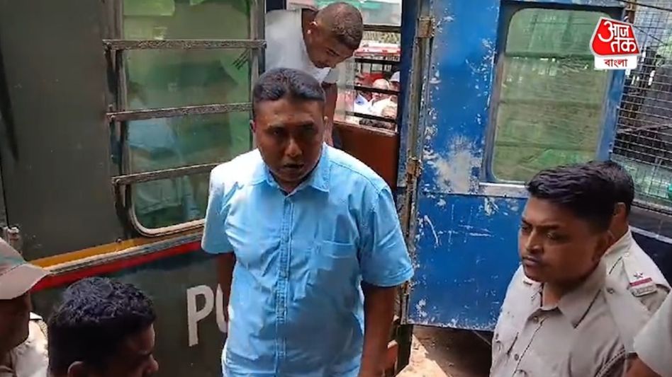 সন্দেশখালিতে ভোট পরবর্তী হিংসার তদন্ত শুরু করল CBI, শাহাজাহান শেখের বিরুদ্ধে FIR সন্দেশখালিতে ভোট পরবর্তী হিংসার তদন্ত শুরু করল CBI, শাহাজাহান শেখের বিরুদ্ধে FIR