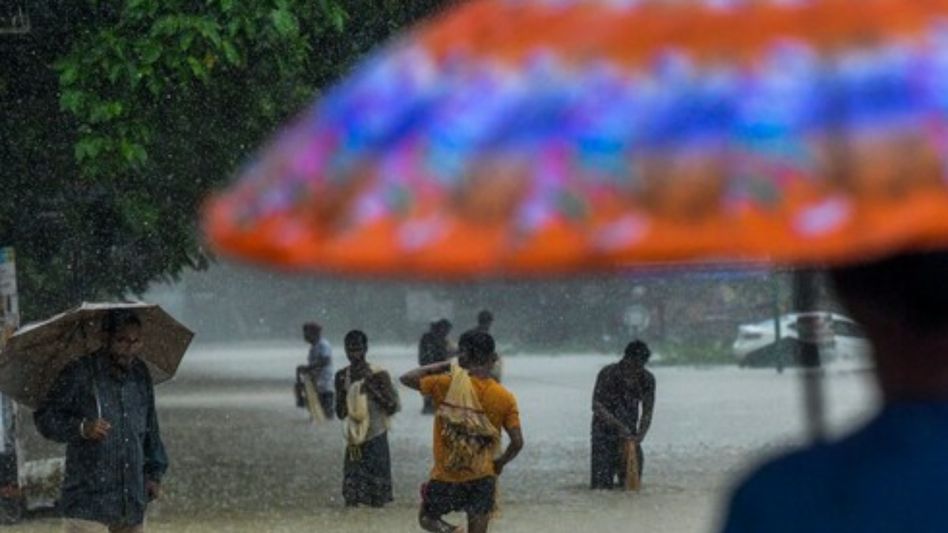 ৪ জেলায় দুর্যোগের সতর্কতা, নিম্নচাপ সরে রোদ উঠবে কবে? জানাল আবহাওয়া দফতর ৪ জেলায় দুর্যোগের সতর্কতা, নিম্নচাপ সরে রোদ উঠবে কবে? জানাল আবহাওয়া দফতর
